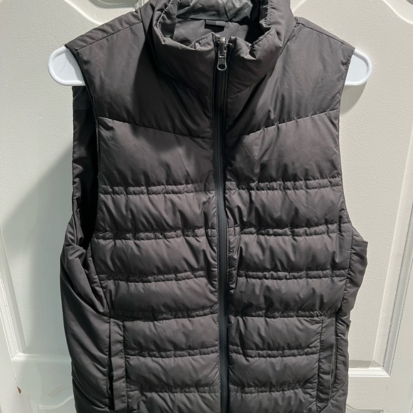 Lululemon Men’s Black Puffer Down Vest Size M Zip Front Insulated  Lightweight